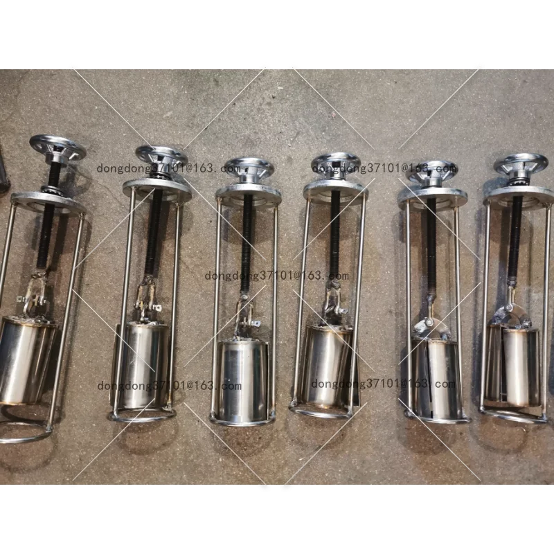 

The cap opener is non-destructive, The cap puller and head puller have no traces to open the bottle.