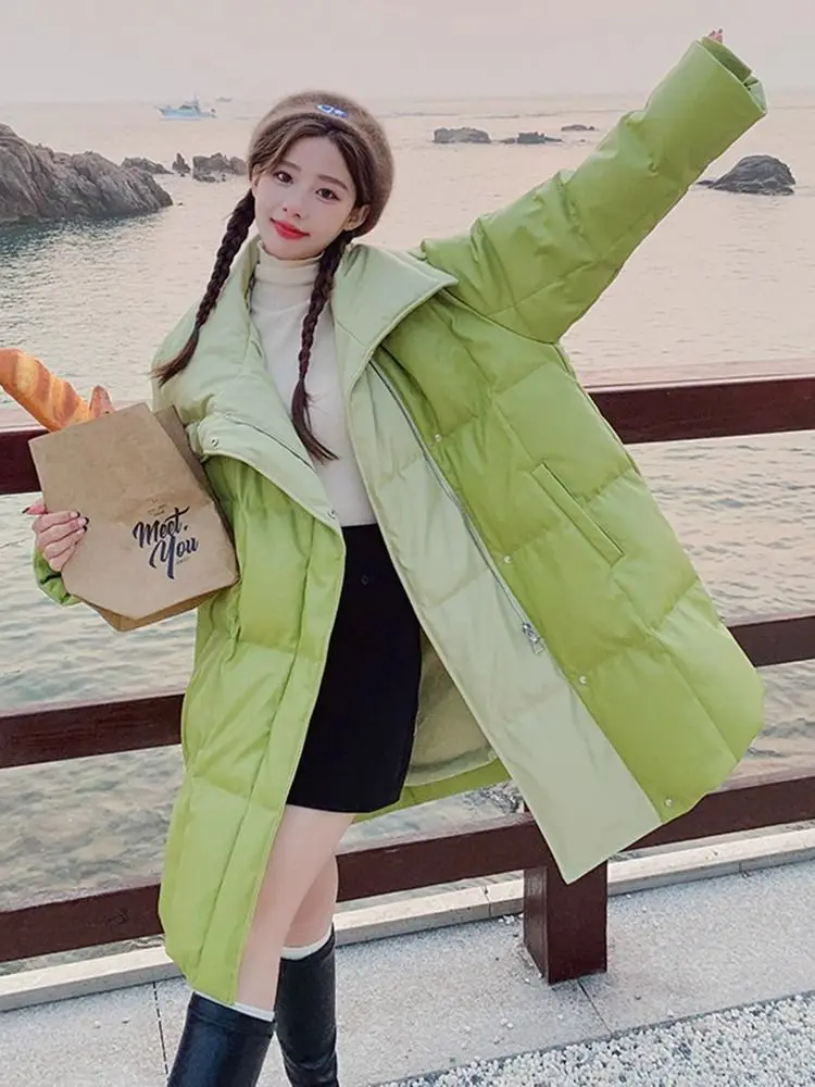 Avocadogrüne, modische Daunenjacke aus PU-Leder mit weißen Entendaunen für Damen, mittellang bis lang, Nischendesign, keine Waschjacke