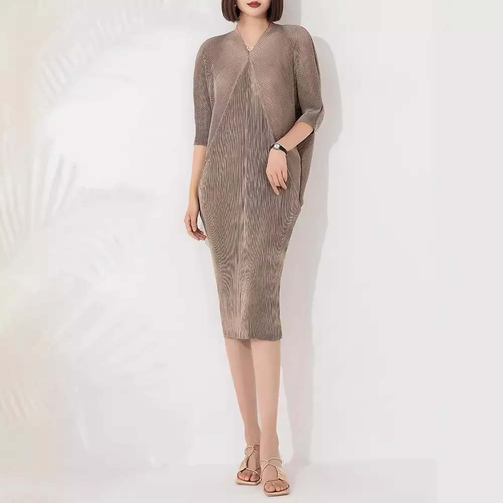 

Women's dress Miyake Pleated Fashion loose V-neck bat-sleeved solid color dress