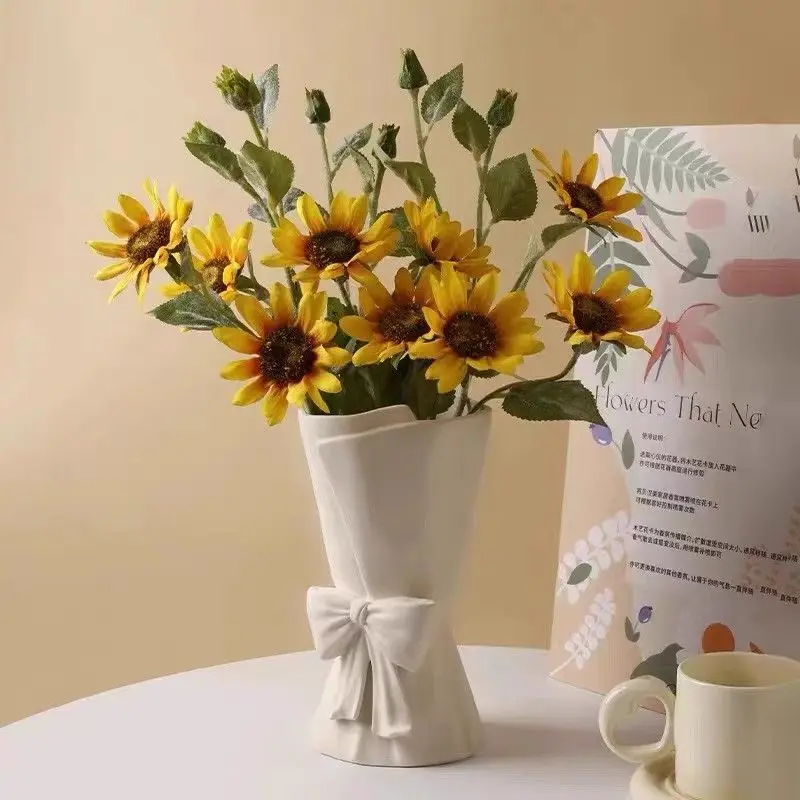 

2026 Hand-Held Bouquet Ceramic Vase - Luxury Creative Living Room Entryway Centerpiece, Hydroponic Fresh Floral Display