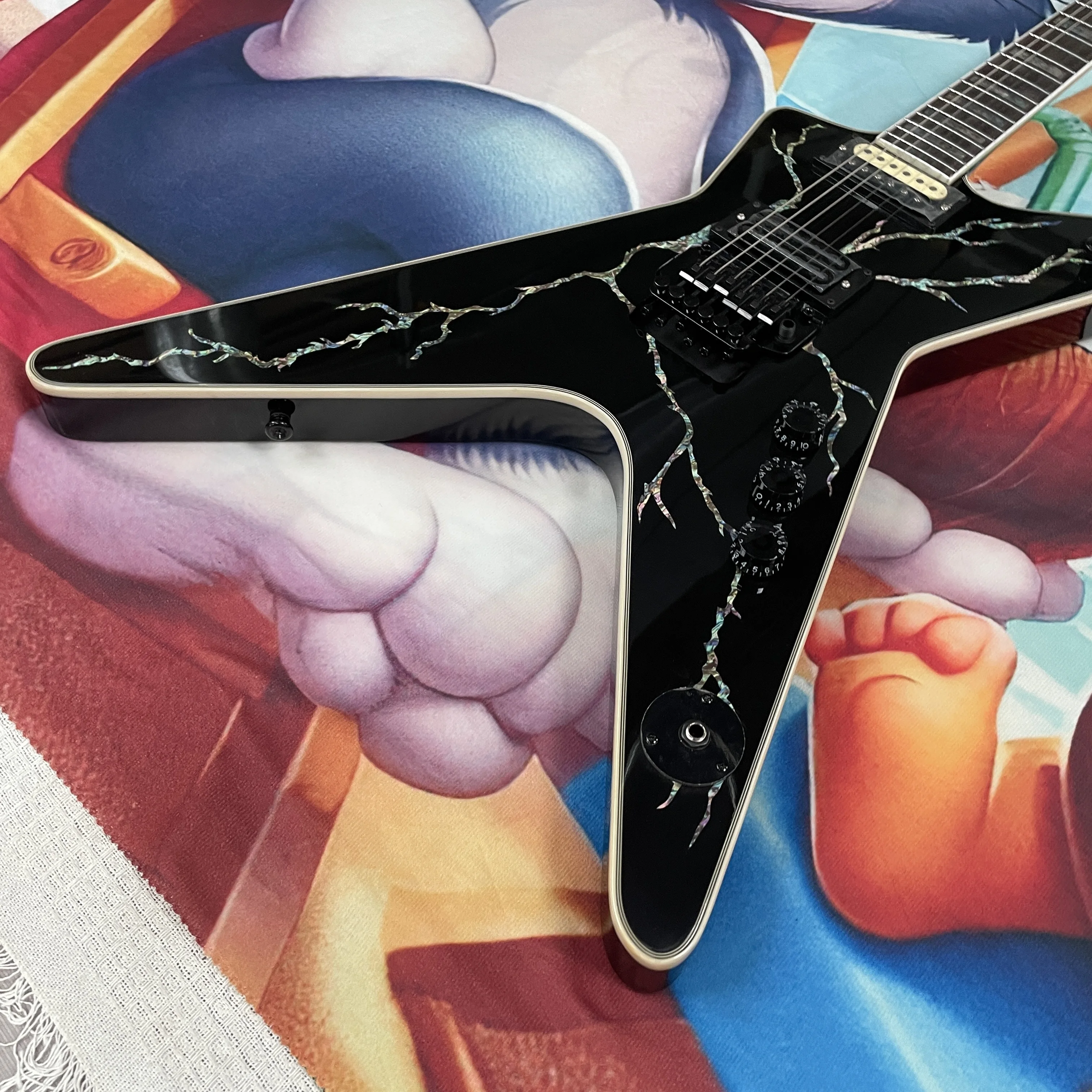 Black Shell-Frosted Electric Guitar, Mahogany Body Guitars, Double-Locking Tremolo Closed Tuning Peg Electric Guitarra view 3