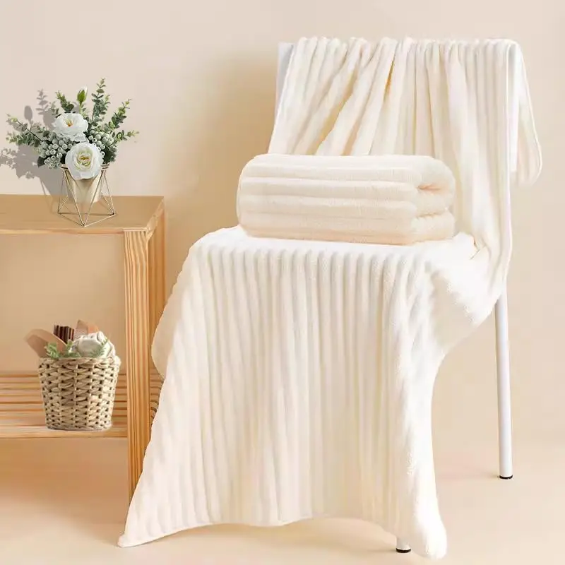 

27.5 x 55 in Soft Coral Velvet Large Bath Towels Absorbent Lightweight Quick Dry Bathroom Hotel Towel Camping Towel