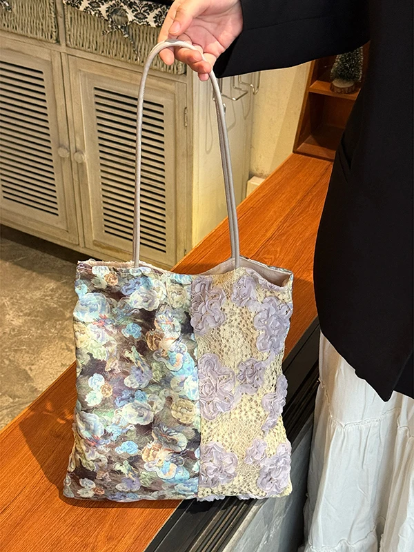 

New Light Luxury Fashion Hollow Flower Pattern Lace Canvas Women Bag 2025 New Large Capacity Vertical Square Shoulder Bag Trendy