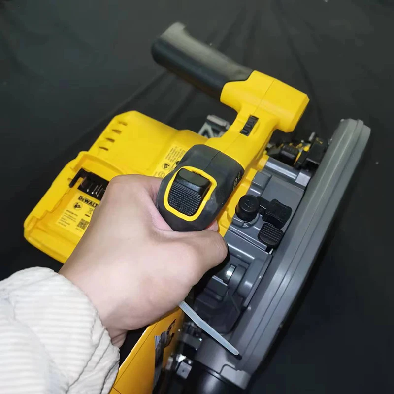 DeWalt เลื่อยวงเดือน DCS520 FLEXVOLT®เลื่อยไม่มีแปรงถ่านไร้สาย54V 60V เครื่องมือสำหรับงานช่างไม้แบบเฉพาะ6 1/2