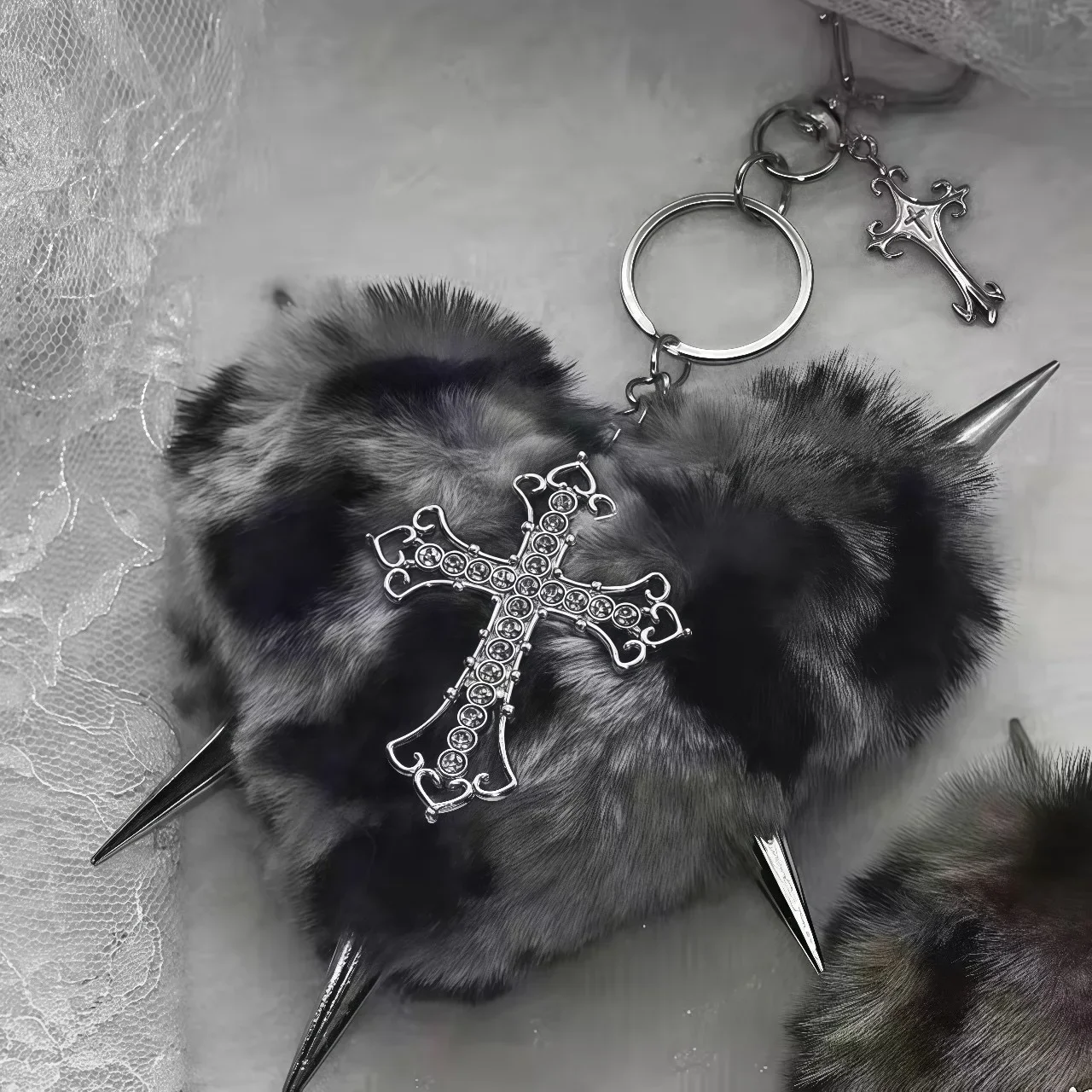 2026 Neu Punk Leopardenmuster Nieten Kreuz Schlüsselanhänger Punk Cool Rock Herz Taschen-Schlüssel-Dekoration Accessoires Goth – Detail 1