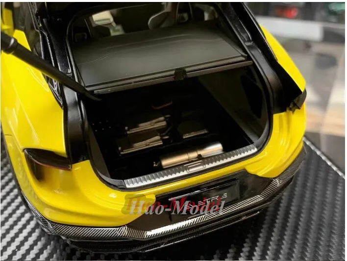 LOTUS 1:18 ELETRE SUV Alloy Diecast Car Model Hobby Display Ornament Gift Yellow