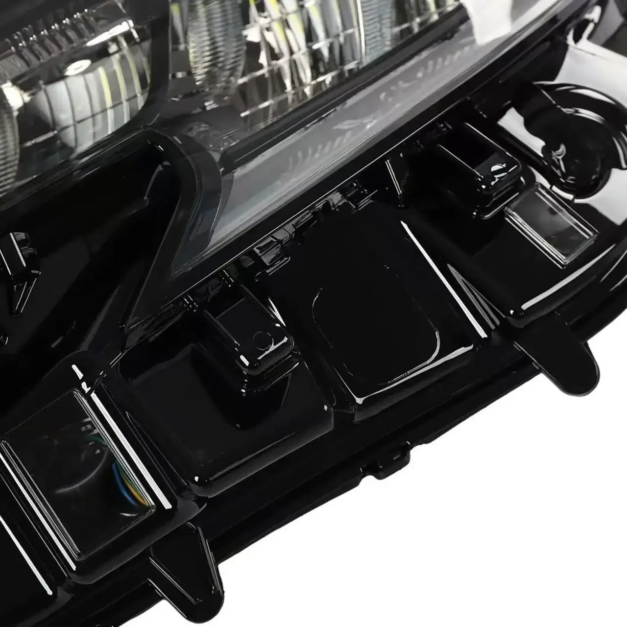 

Suitable for Toyota Senna SIENNA 2021 LED Headlights and Front Lighting System (low-end) Dismantling Parts