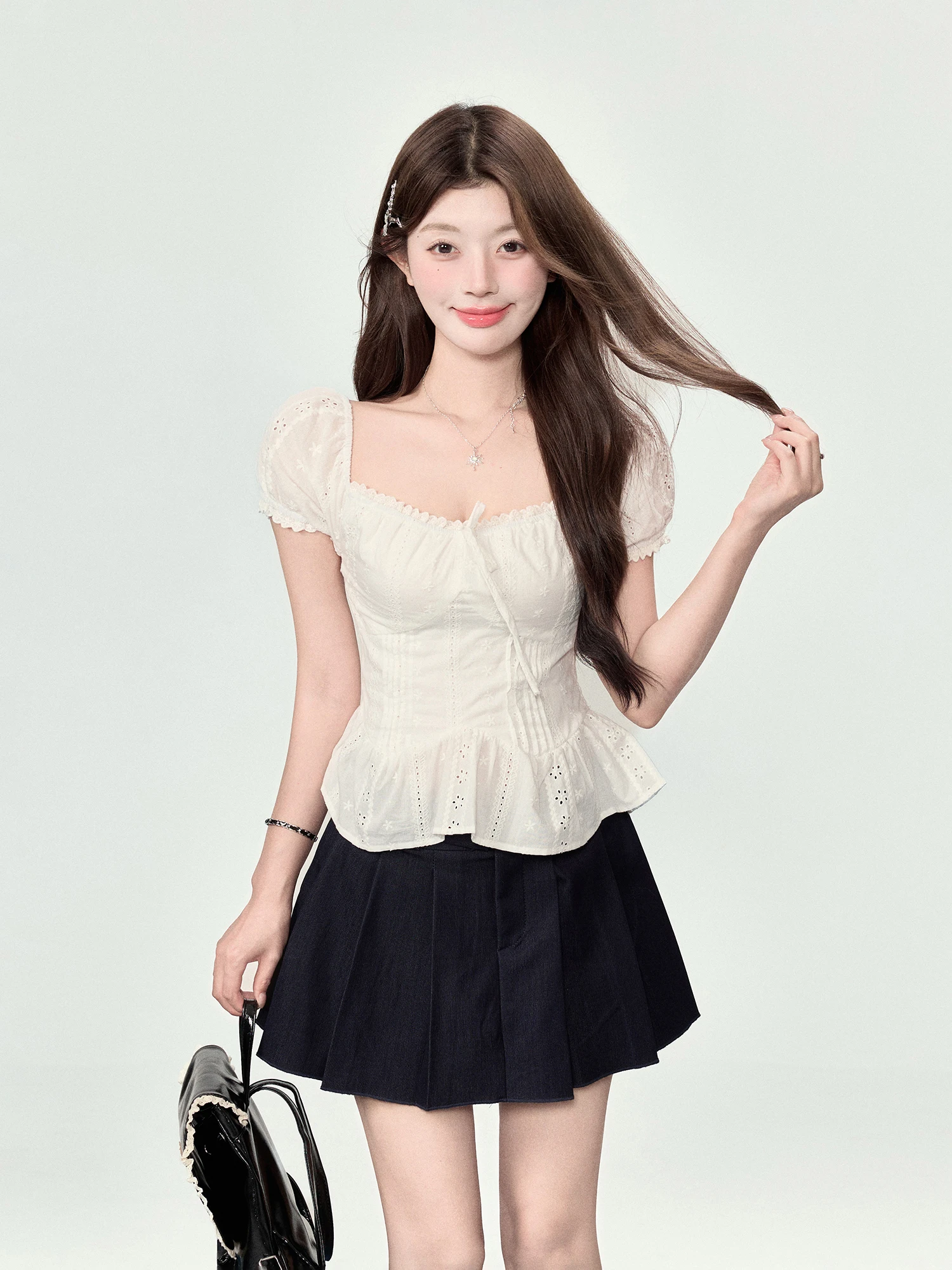 

Новая летняя женская модная блузка с кружевной отделкой, одним открытым плечом, французским рукавом-фонариком из хлопка, прямого кроя.