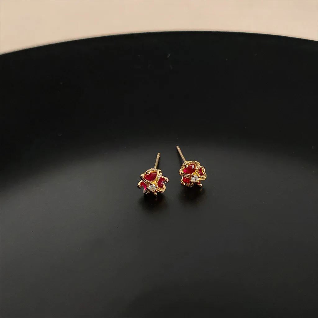 DIY accessories Fashion small geometric zircon stud earrings women's French niche high-end earrings light luxury texture versati view 3