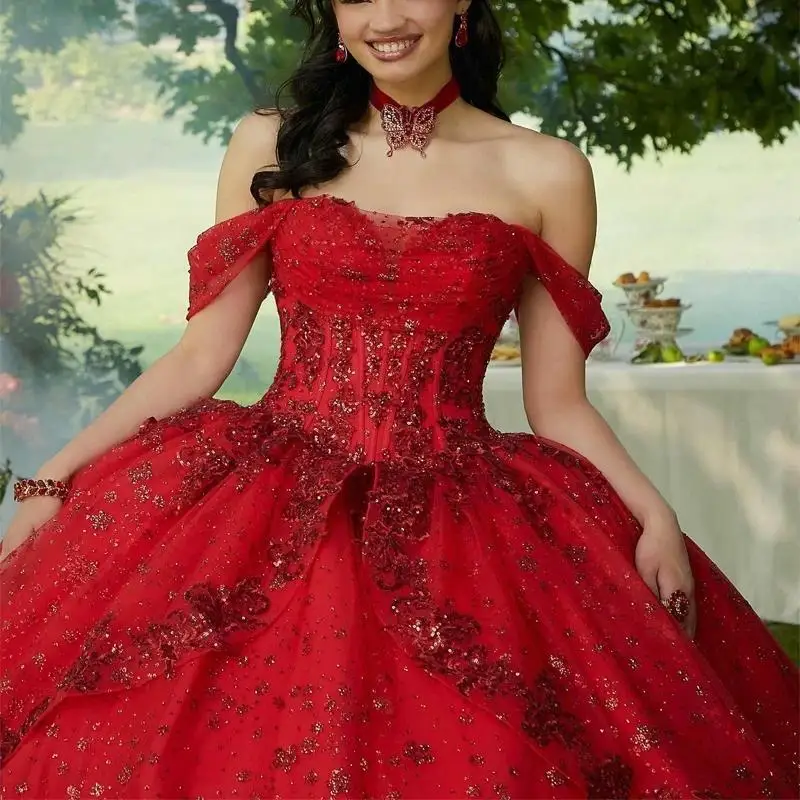 Rotes glänzendes Prinzessin-Ballkleid Quinceanera-Kleider, schulterfrei, Perlenapplikationen, Kristalle, süßes 16-Abschlussball-Partykleid, Vestido De 15