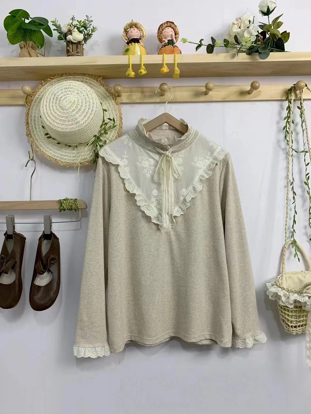 2026 Mori Kei Katoen Lange Mouw Top Vrouwen Japan Stijl Vintage Kanten Kraag Borduren Patch T-shirt Vrouwen Trui Backing shirt