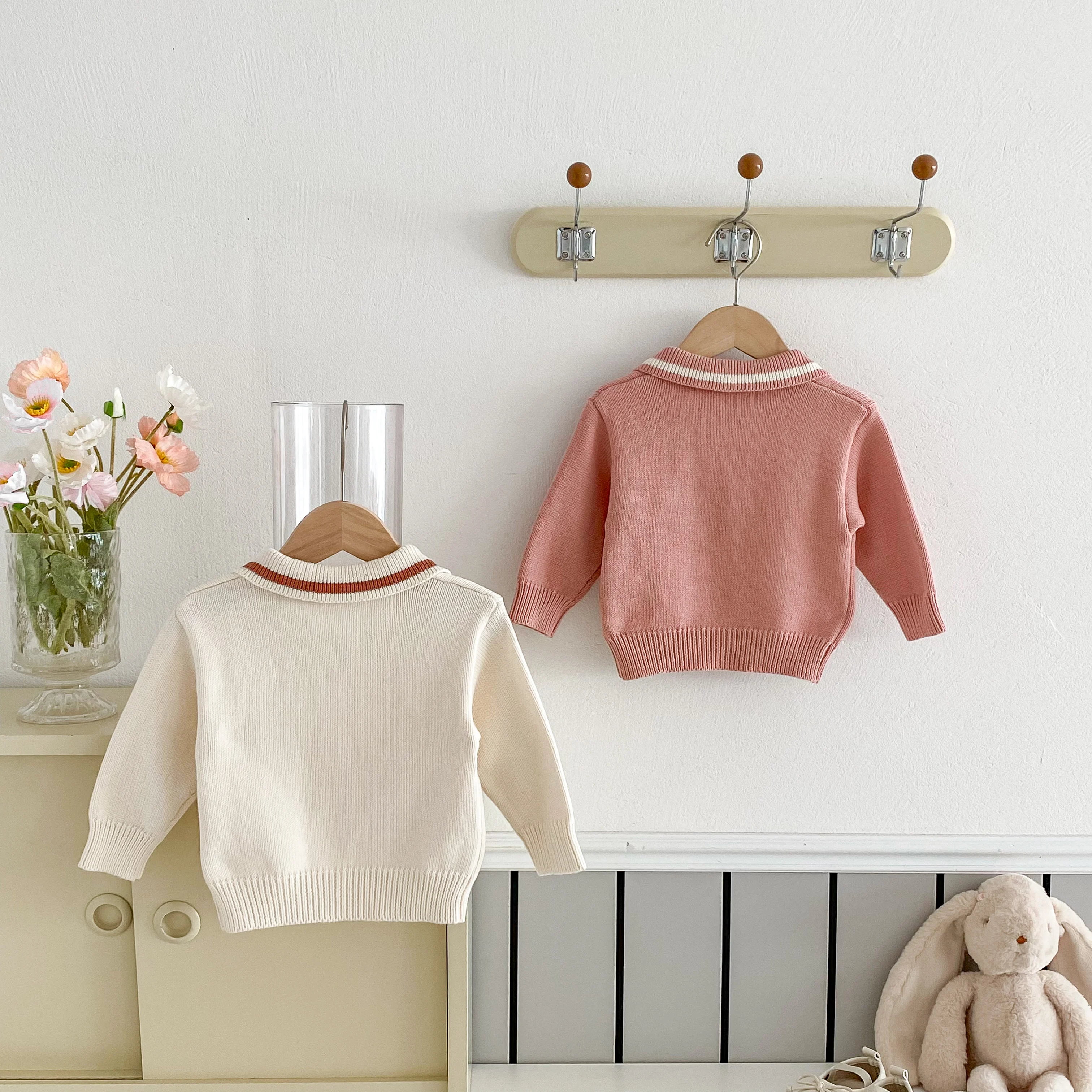 Stilvolle Langarm-Strickjacke für Mädchen, Pullover mit Bärenkragen im koreanischen Stil für Babys und Kleinkinder – Detail 3