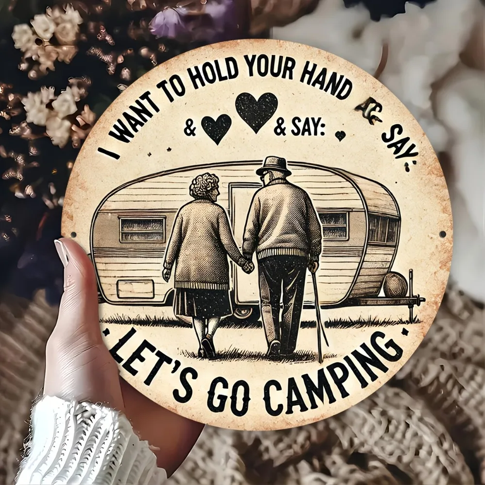 Vintage Aluminium-Wandschild: 'Ich möchte deine Hand halten und sagen: Lass uns Camping machen' - Rustikale Retro-Wohnmobil-Kunst mit Herzmotiven