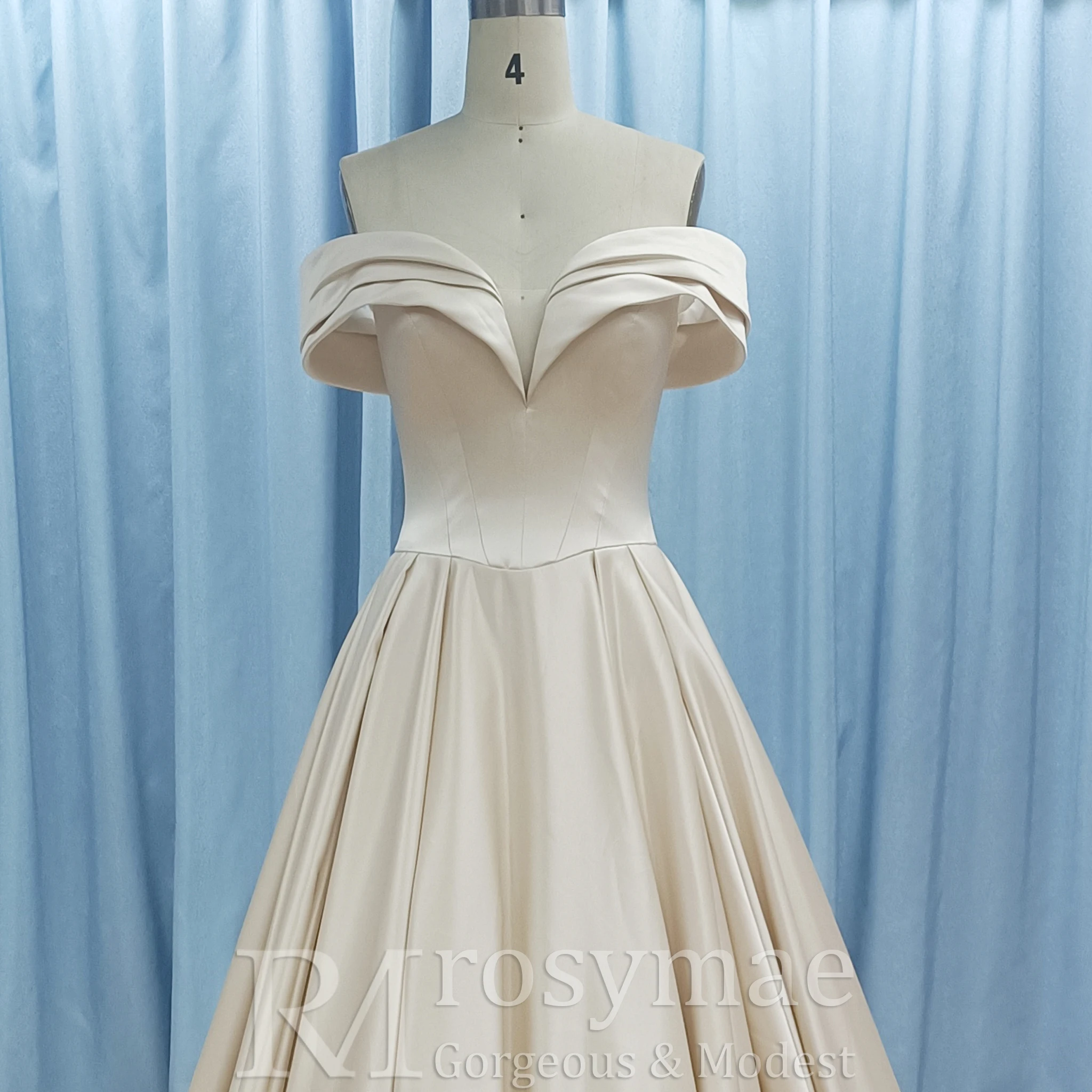 โรซี่เมย์ชุดแต่งงานผ้าซาตินทรงเอไลน์แบบเปิดไหล่ คอวี ชุดเจ้าสาวสุดหรู