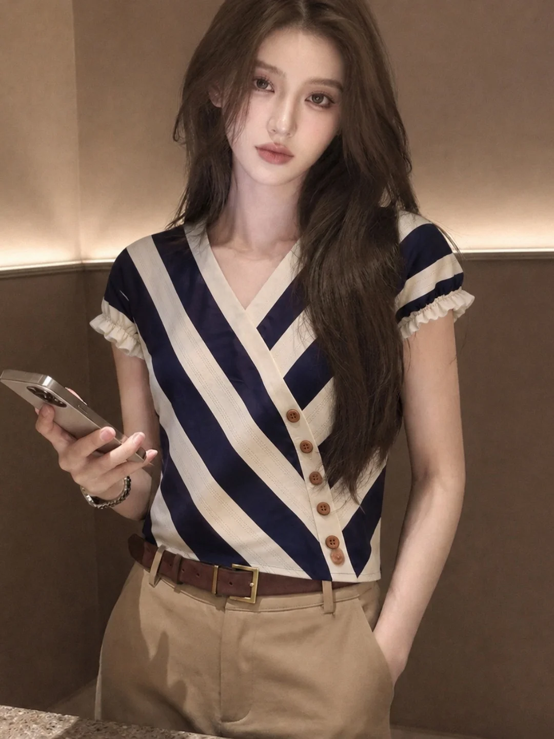 

Elegant V-Neck Striped Short Sleeve Shirt Design Sensation Summer 2026 Women's Fashion Silk Top Korean Style Straight Cut