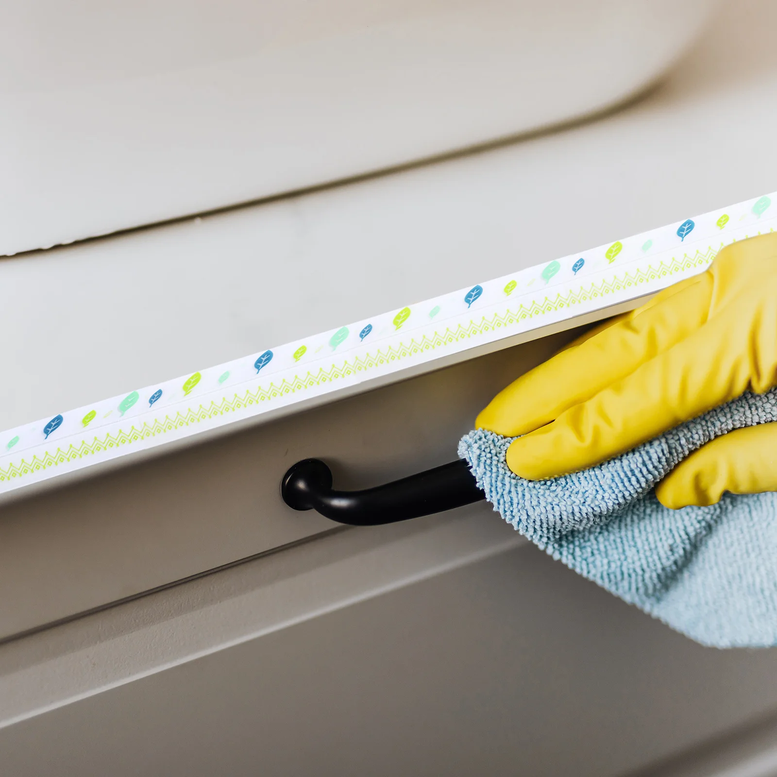 

2 рулона ПВХ, водонепроницаемая уплотнительная лента, самоклеящаяся лента для угловой раковины, ванной комнаты, уплотнительная лента для зазоров в стене, уплотнительная лента