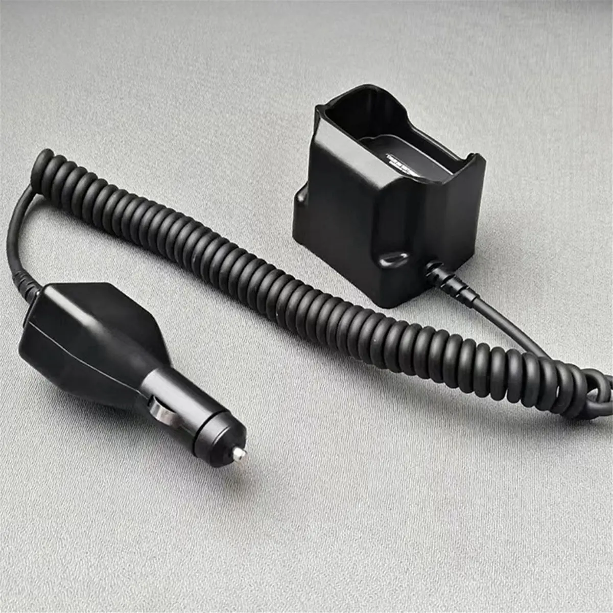 A64I RLN6433A Set Pengisi Daya Mobil Cepat untuk XPR6350 XPR6380 XPR6550 DGP4150 APX1000 Radio Dua Arah Portabel