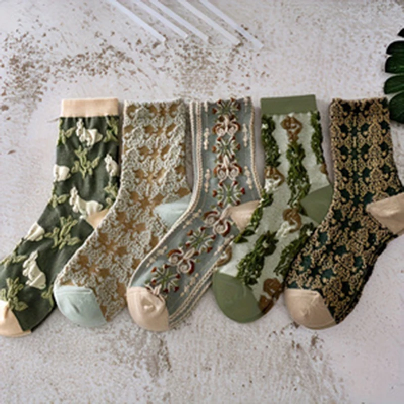 5 Pairs of Socks for Women, Autumn and Winter Style, Trendy Socks, Retro Palace Style Mid-Calf Socks, 3D Embossed Floral Design,