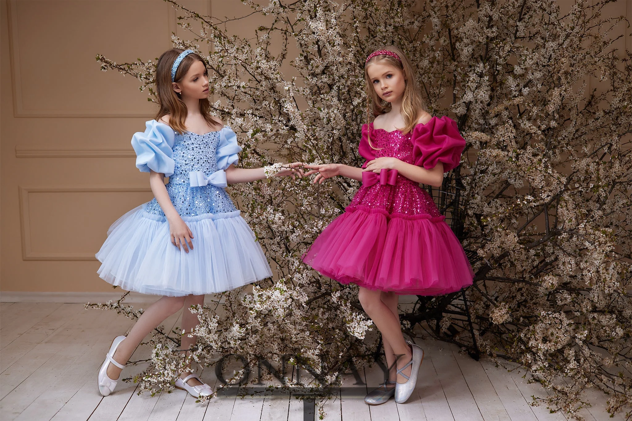 HS カスタマイズされたグリッタースパンコールフラワーガールドレス女の子のウェディングパーティードレスページェント Aline ガール聖体拝領ローブドモアゼル