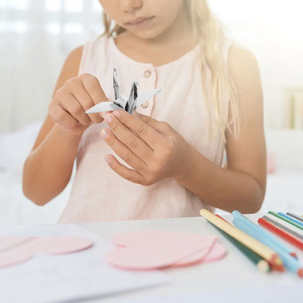 

200 шт. бумаги для оригами квадратной формы с блестящим перламутровым эффектом, легко складывающаяся, для творчества, рукоделия, поделок своими руками, набор для оригами