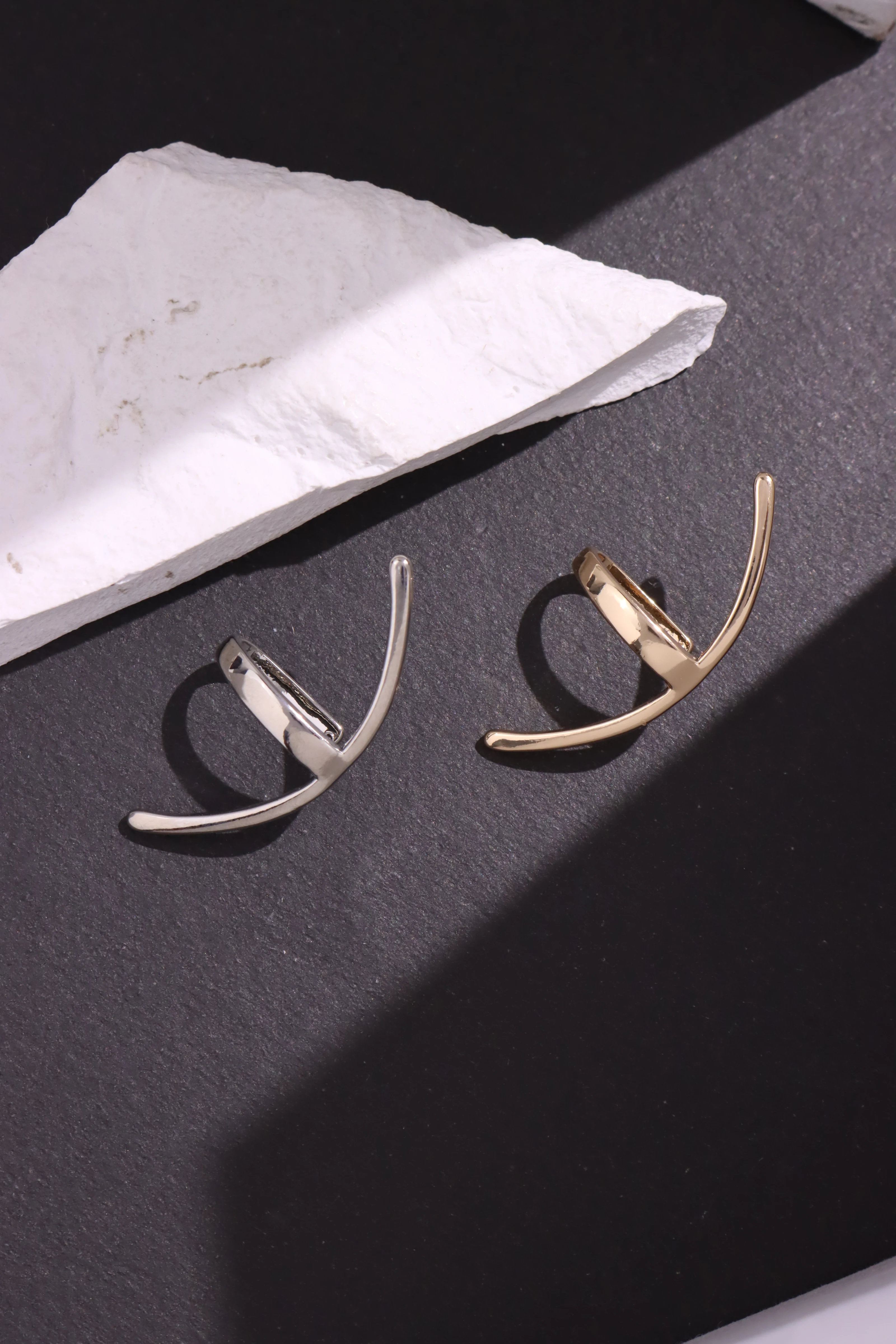 2024 Simple Curve Line Crescent Moon Gold Color Silver Color Metal Lip Clip for Women Men Unisex Trend Pair Cyberpunk Jewelry