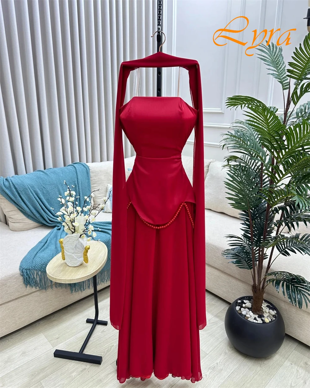 فستان سهرة شيفون ناعم مخصص بدون حمالات، فساتين حفلة موسيقية رائعة مطرزة بالخرز، قطار واتو، فساتين مناسبة خاصة