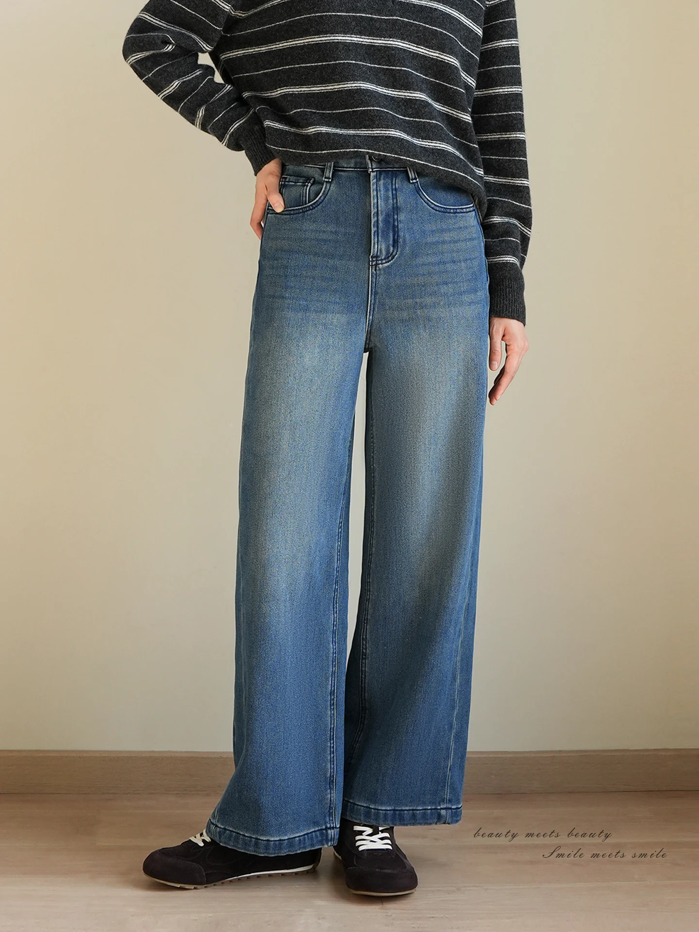 

Women's Fleece Lined Thick Wide Leg Straight Cut Jeans Casual Warm Stretchy Cotton Blend Fabric High Waist Zipper Closure