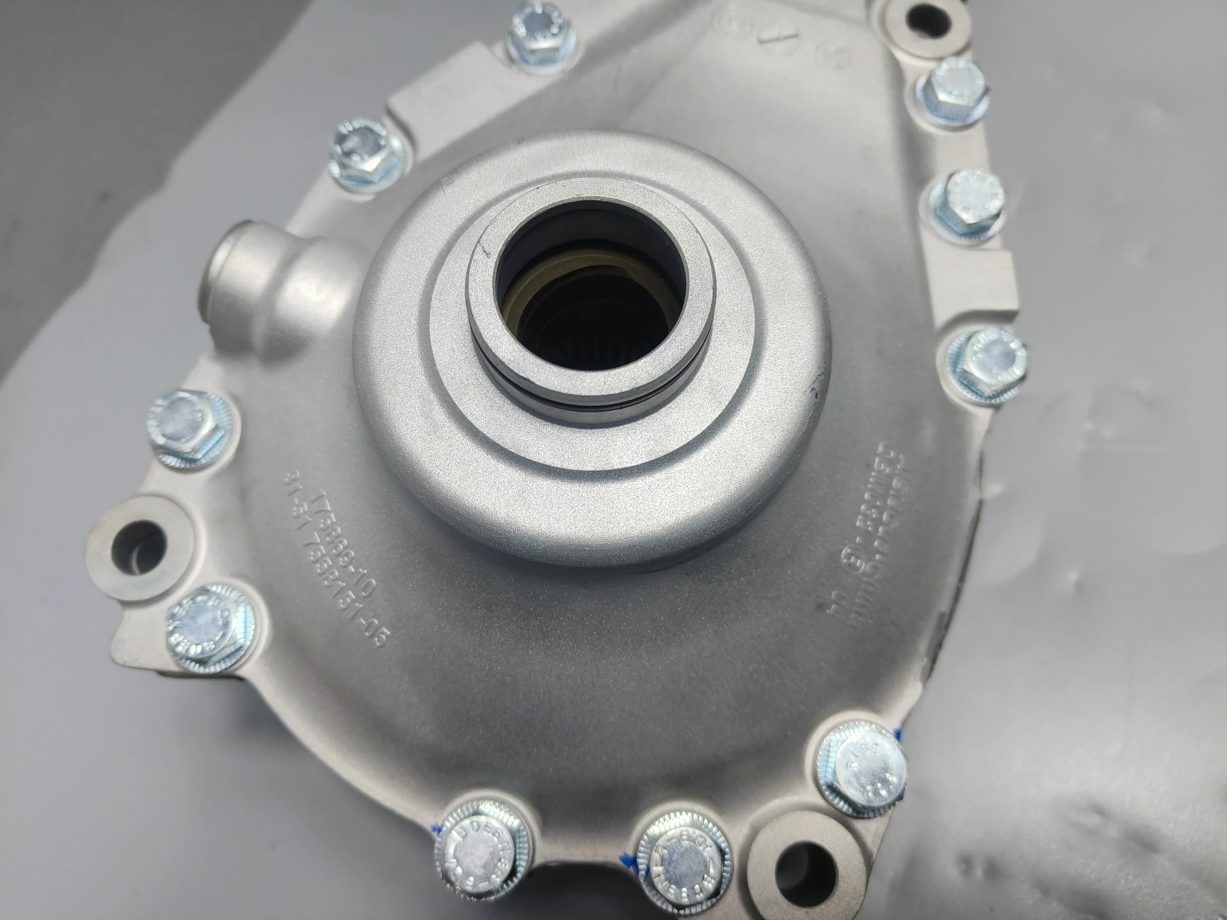 X3 X4 X5 X6 F15 F16 F25 F26 علبة نقل الناقل التفاضلي المحور الأمامي 3.38 والعتاد المعاد تصنيعه