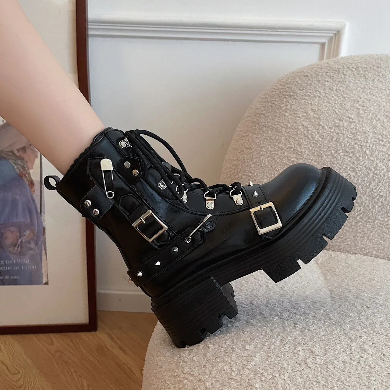 2024 New Women\'s Rivet Chain Design Short Boots Gothic Shoes Street Fashion Lady Rock Boots Metal Decor Punk Style Women Shoes