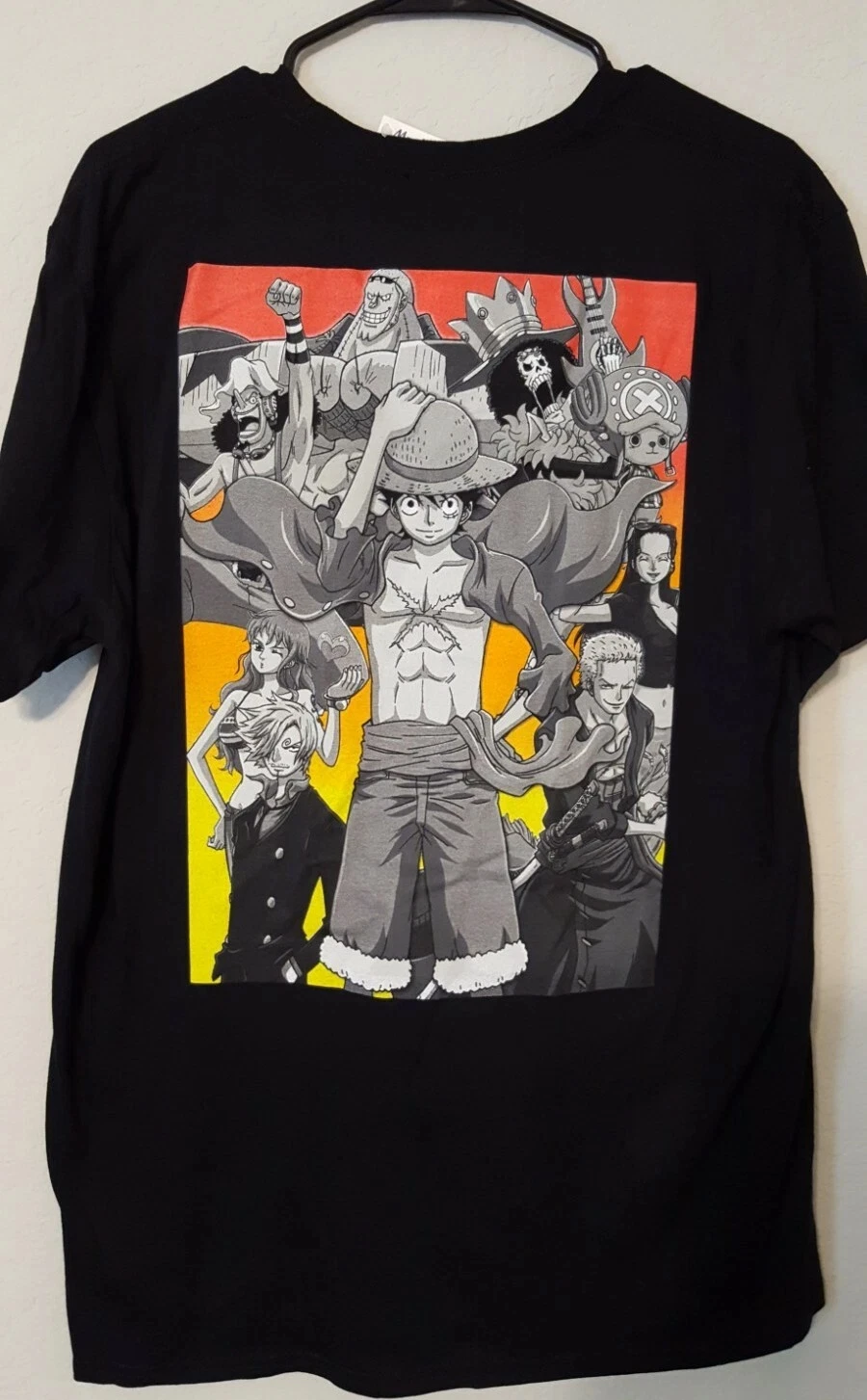 ポート・ガス・D・エース アニメ風黒シャツ 大きなロゴ入り サイズアニメ - 男女兼用半袖
