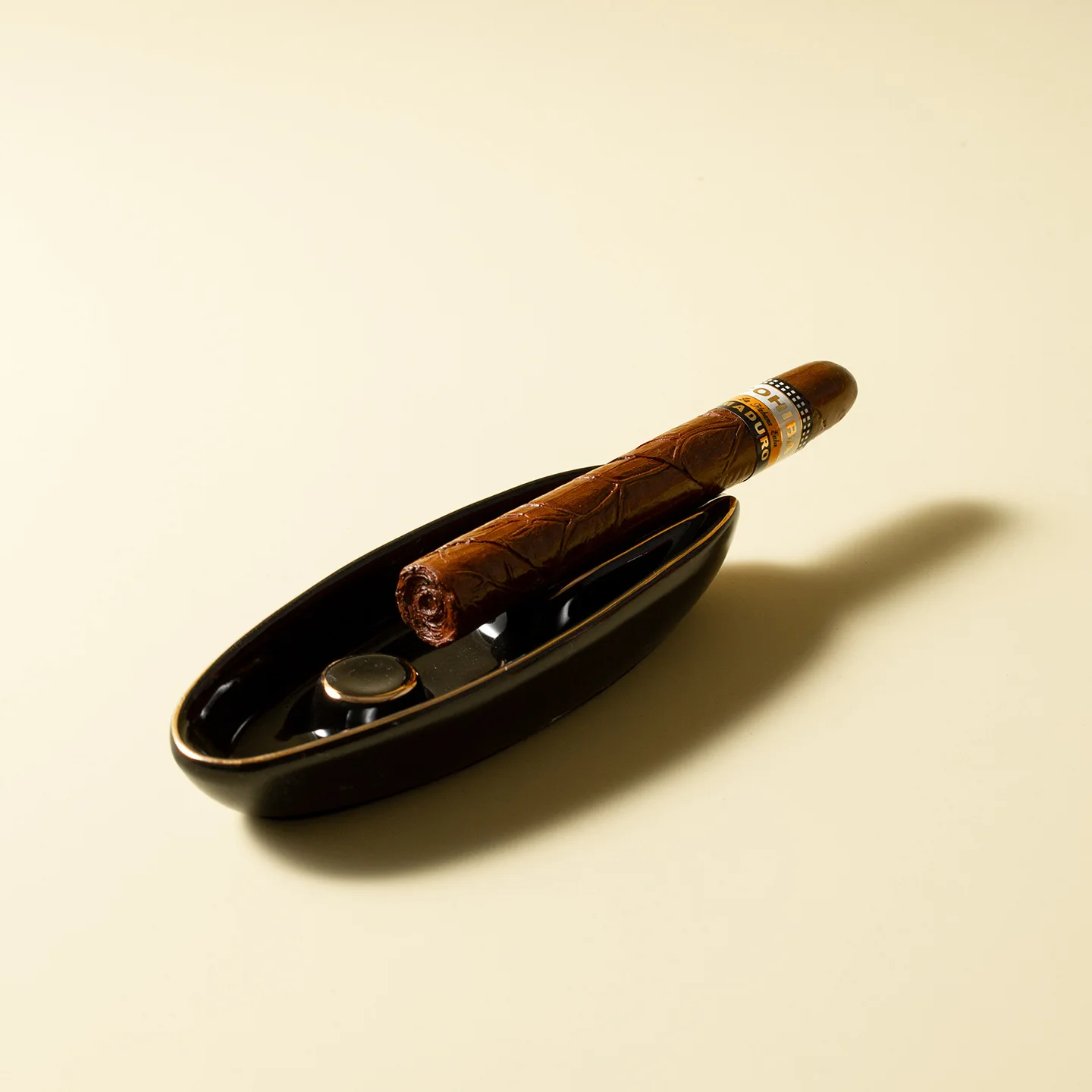L17xW6x3cm European Ceramic Cigar Ashtray with Gold Trim High-End Cigar Holder Boat-Shaped Single Cigar Extinguisher Friend Gift