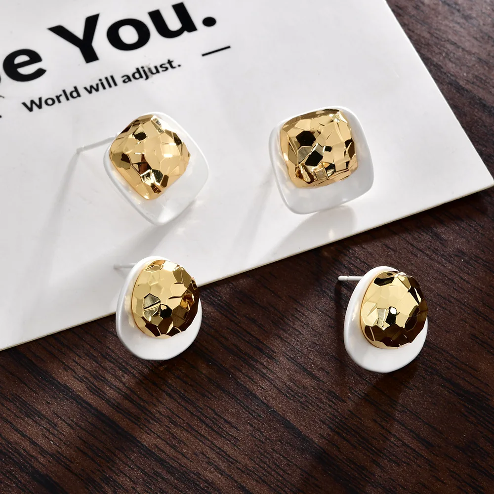 Stylish and simple square contrasting stud earrings niche design simple broken ice super flash earrings premium earrings women