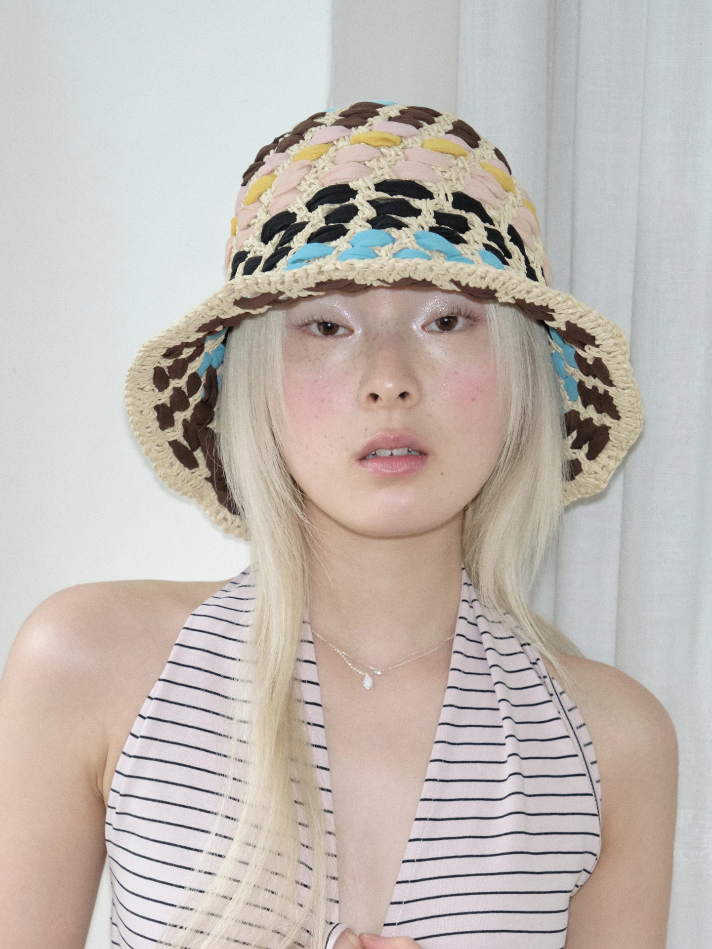 ボヘミアンカラフルな織り麦わら帽子女性の夏の新しいスタイルの休暇小顔フィッシャーマンハット折りたたみ式高通気性日焼け止め