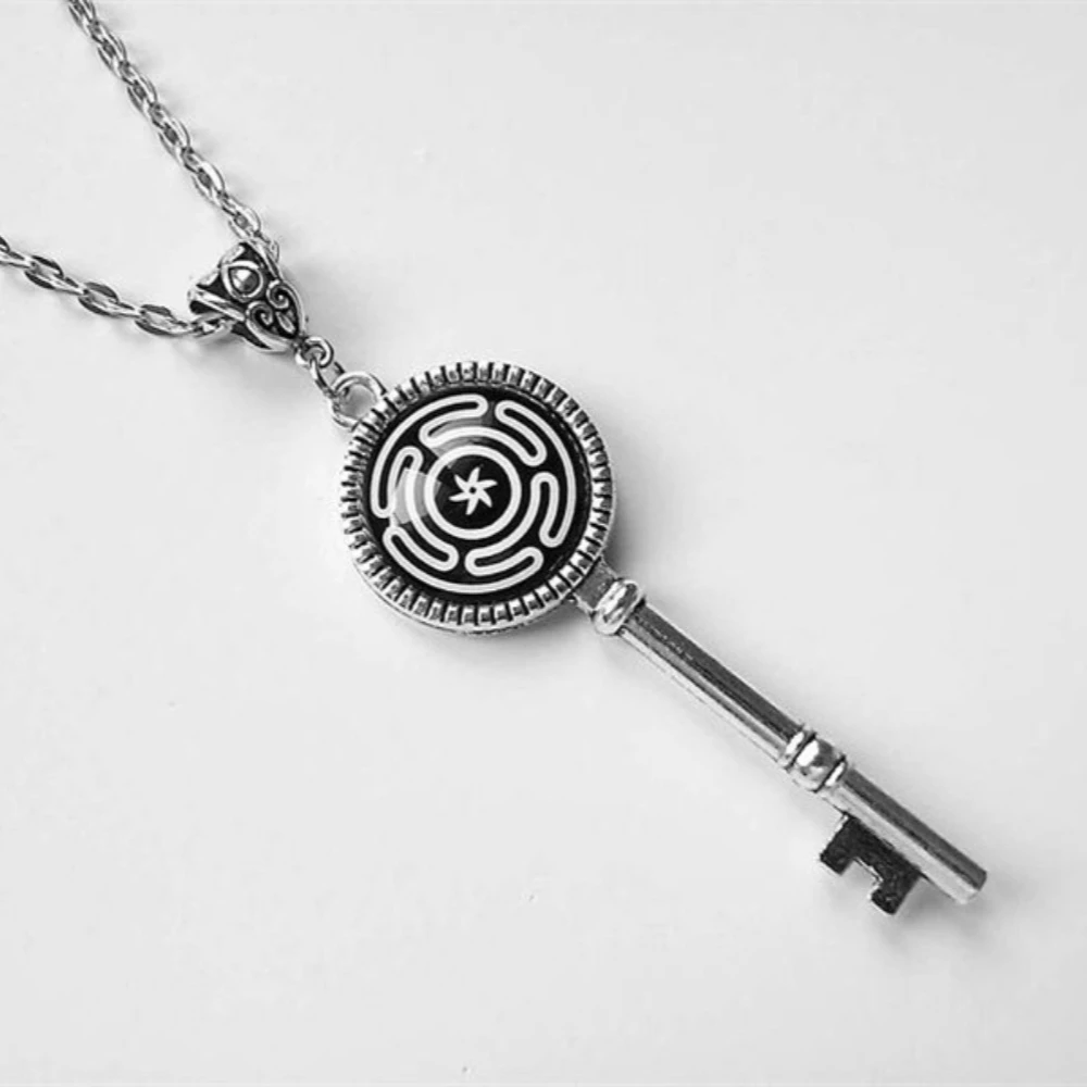 Retro Classic Black Solomon Magic Array Pattern Key Pendant Necklace for Women  Men Halloween Party Jewelry Accessories Gifts