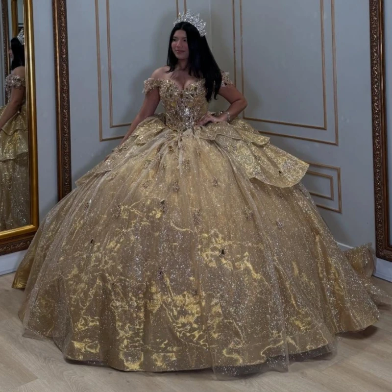 

Золотое блестящее платье принцессы с открытыми плечами Sweet 16, платья Quinceanera, тюлевые платья с бисером и кристаллами для вечеринки, дня рождения, Vestidos 15 De Anos