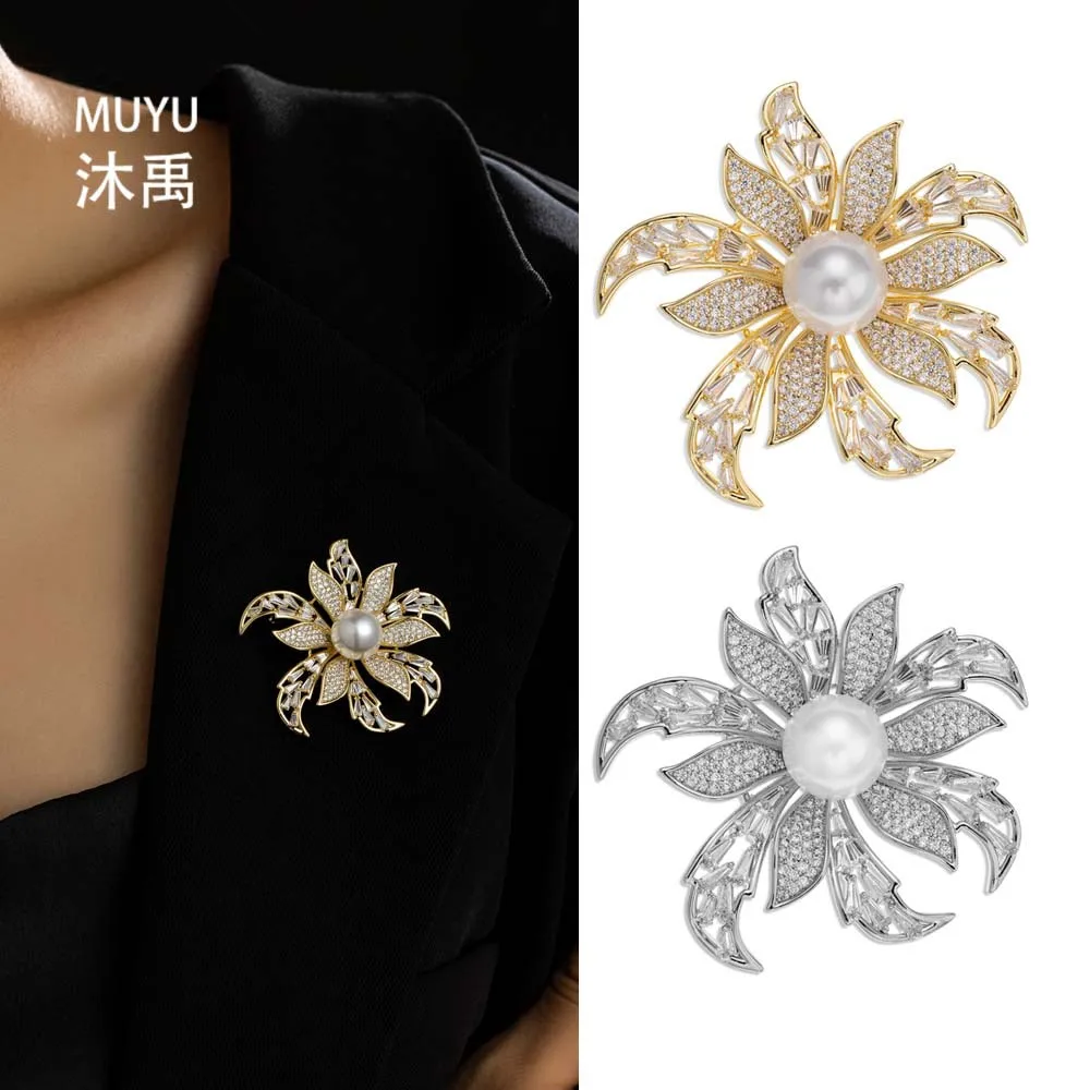 Xiaoxiangfeng light luxury flower brooch