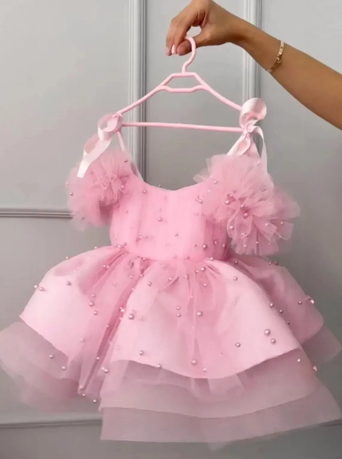 ที่กําหนดเอง Rose ดอกไม้สีชมพูสาวชุดสําหรับงานแต่งงานลูกปัดแขนกุด Puffy ประกวดชุดเด็กวันเกิด First Communion ชุด