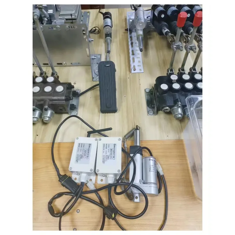 Factory Wireless Exilater Electronic Throttle Controller Set For Crane-Metal Waterproof Box With 1 Year Warranty