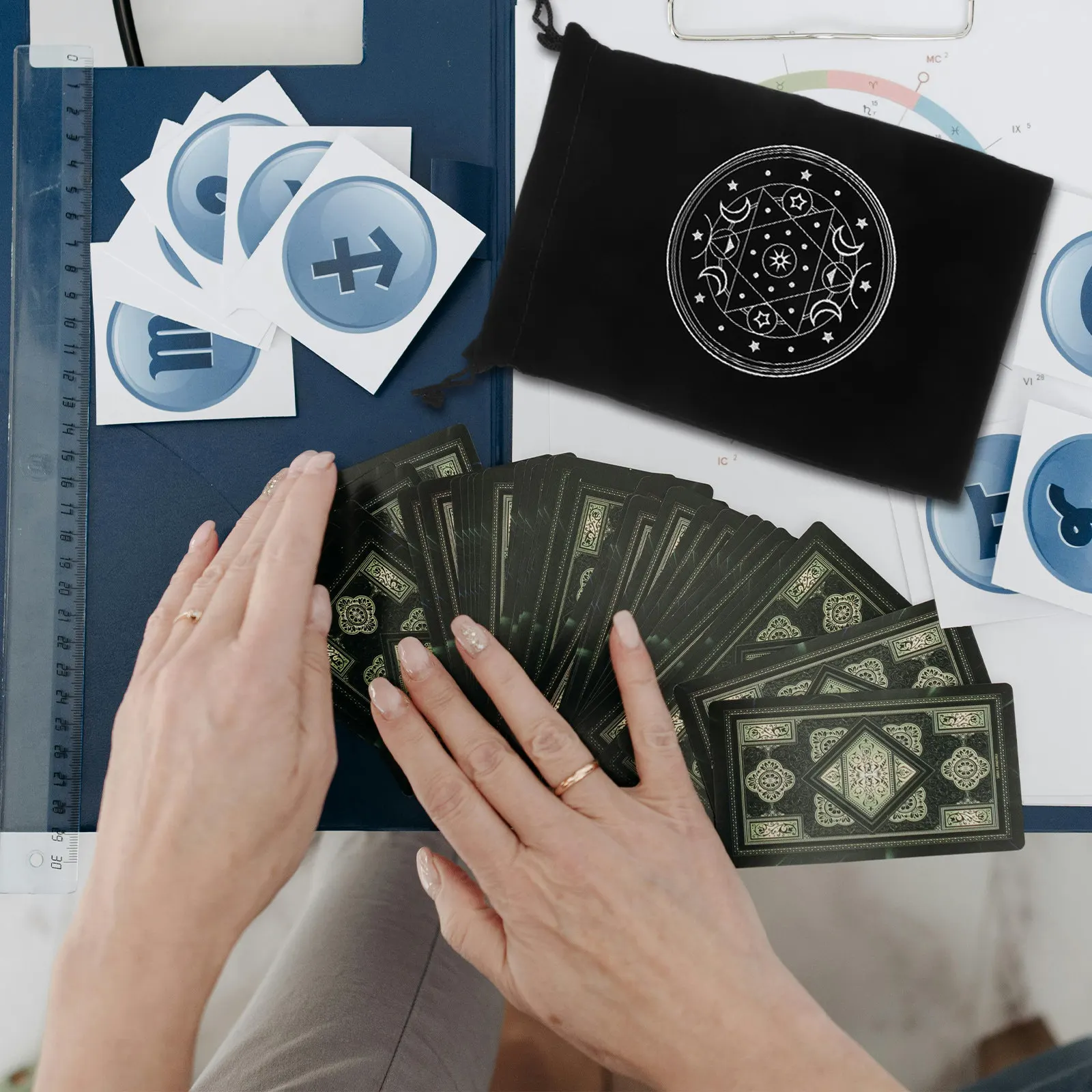 

Tarot Card Storage Bag Soft Flannelette Drawstring Pouch Elegant Pattern Tarot Cards Organizer Portable Protective Holder