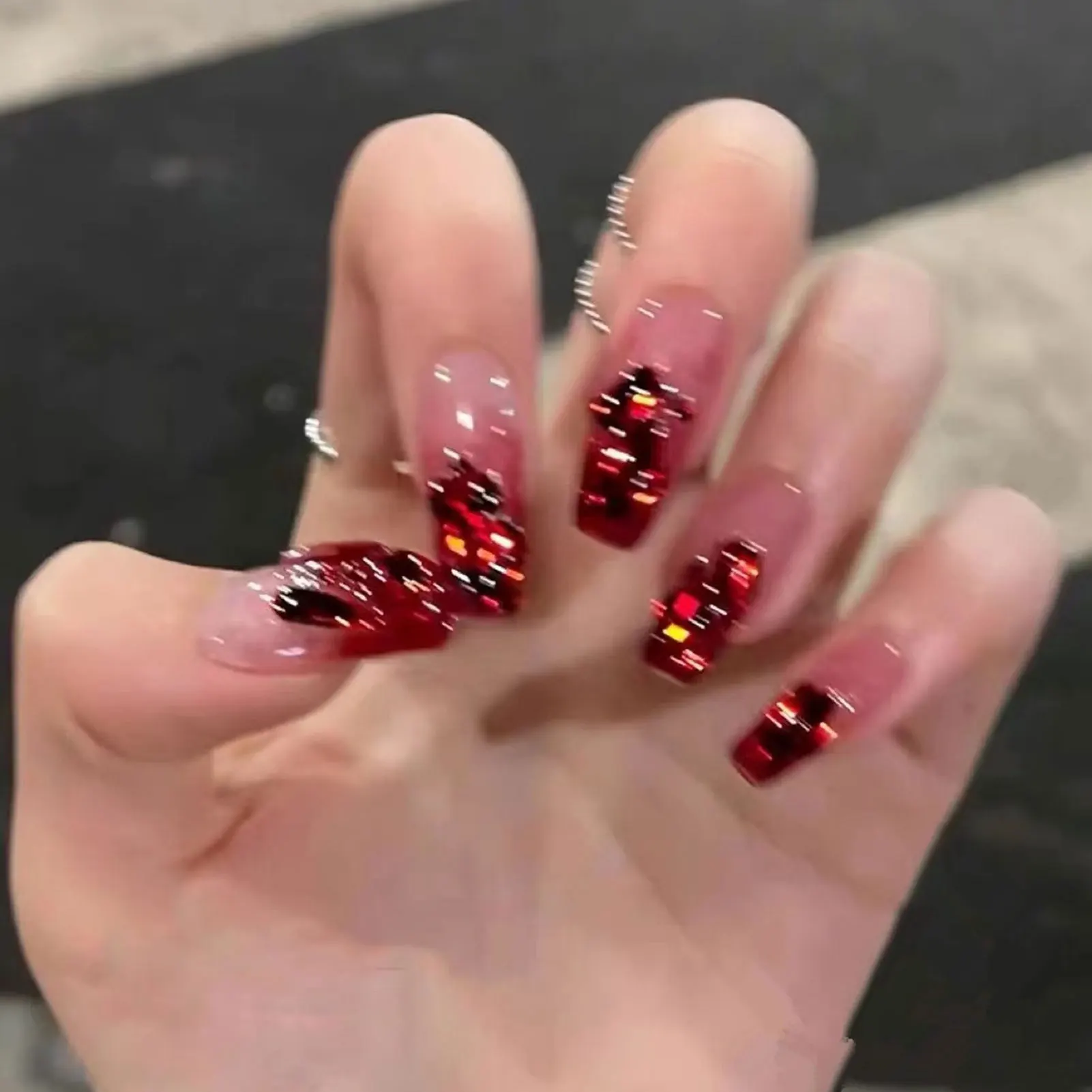 24pcs Glitter Red False Nails Fashion Shiny Crystal Design Press on Nail Patch Full Cover Wearable Artificial Nail Tips for Girl