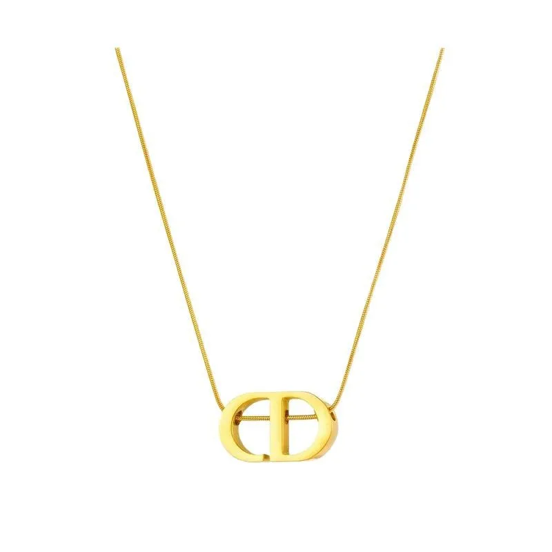 Titanium steel simple and individual CD letter necklace, elegant and versatile for women, classic pig nose