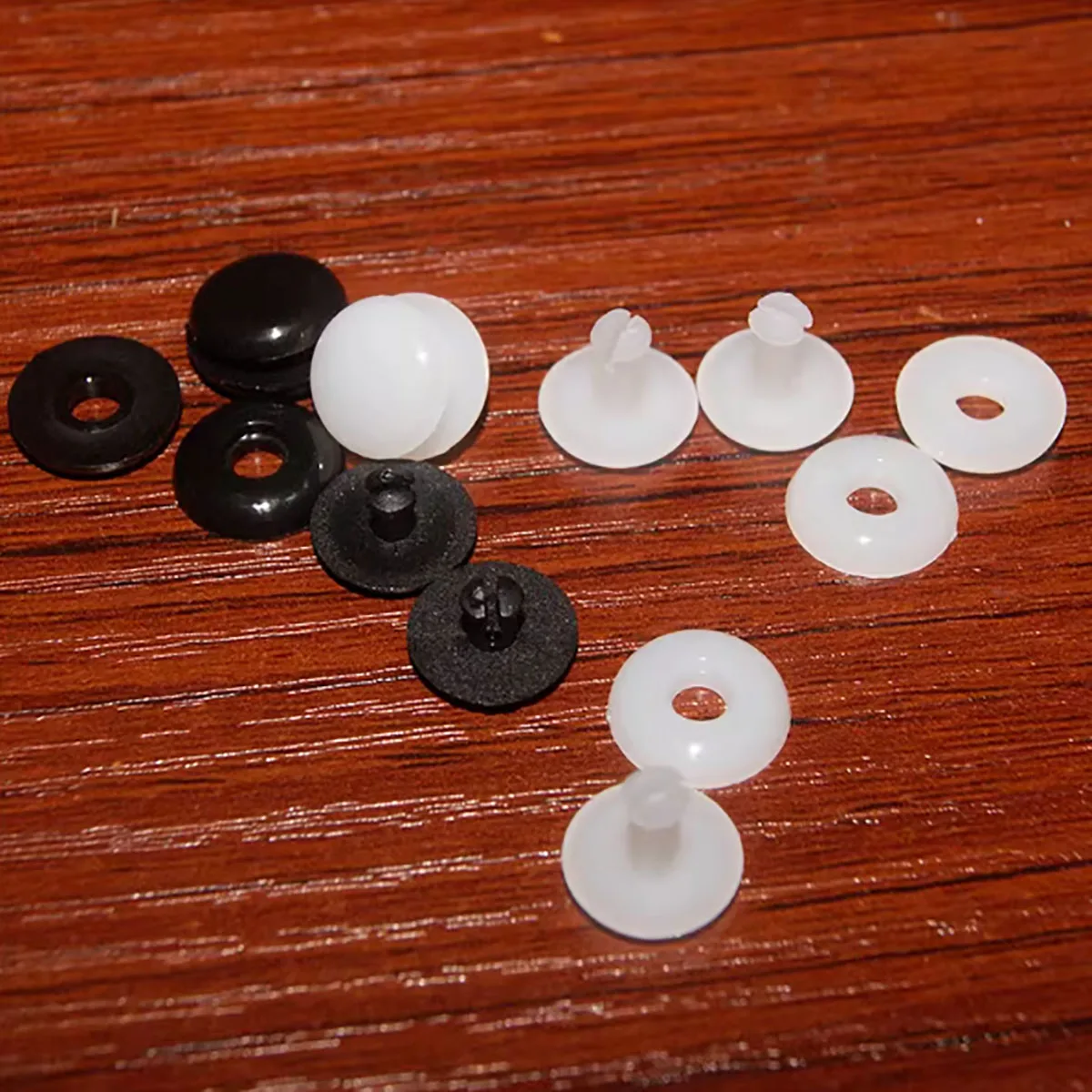 4mm Hole Nylon Rivets Plastic Snap Fasteners Hand Push Rivets
