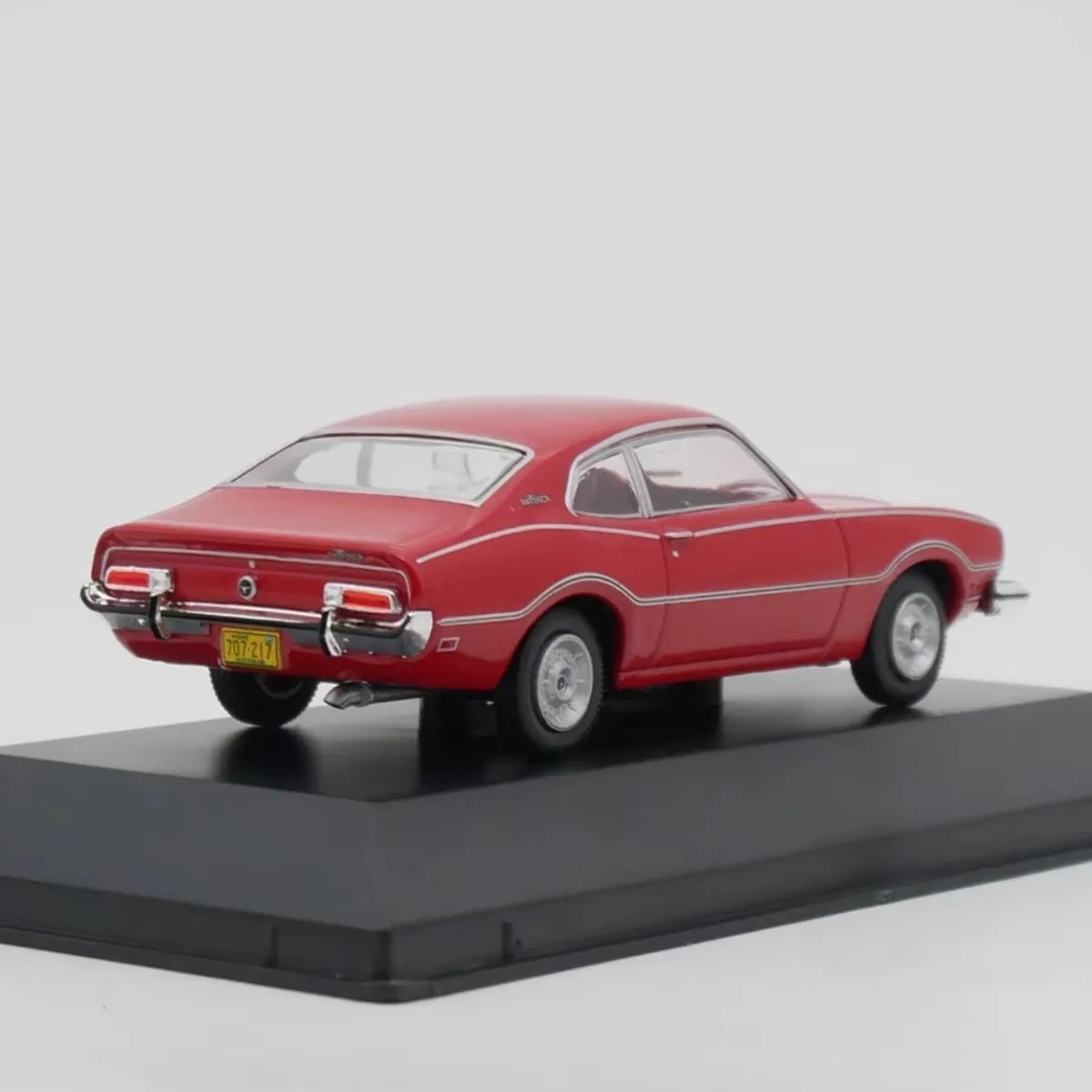 1:43 Ford Maverick 2 Door Sedan 1973 Ford Two-door Sedan Alloy Car Model