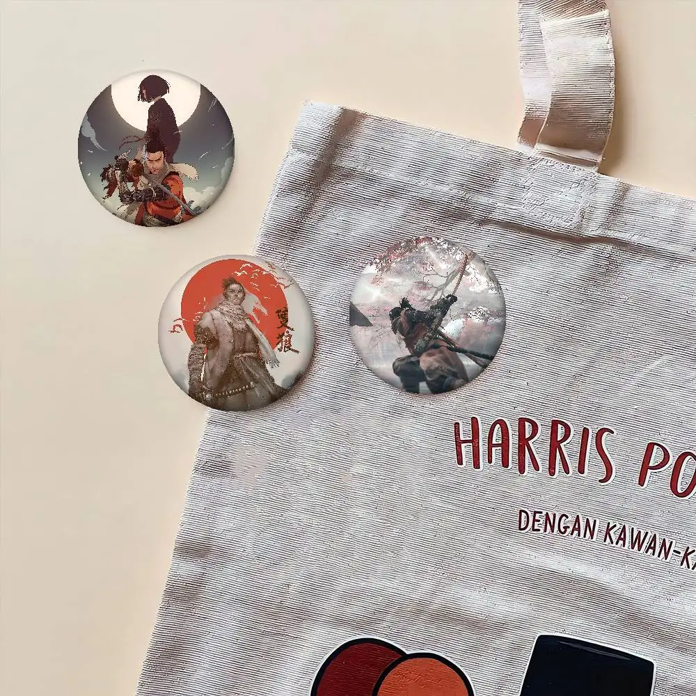 Sekiro Shadows يموت مرتين للتخصيص لينة زر دبوس للنساء مجوهرات إبداعية مضحك شارة الكرتون عاشق قبعة