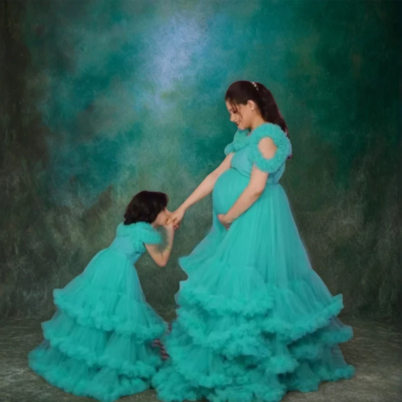 

Платья для фотосессии для матери и ребенка — пышные многоярусные сетчатые платья с нежными оборками — одинаковые наряды для беременных и детского душа