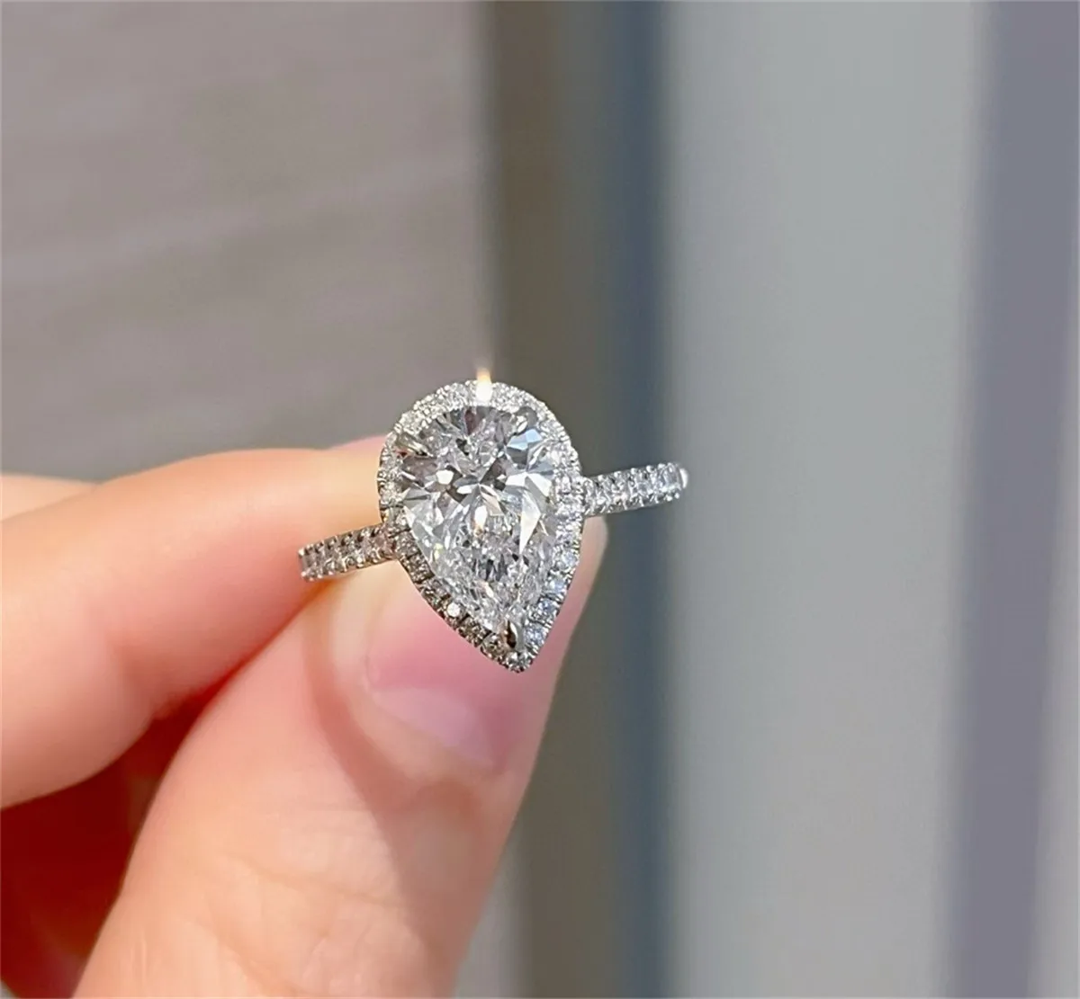 10K solid gold genuine gold laboratory-grown diamond 2CT pear-shaped halo engagement ring high-end jewelry platinum ring setting