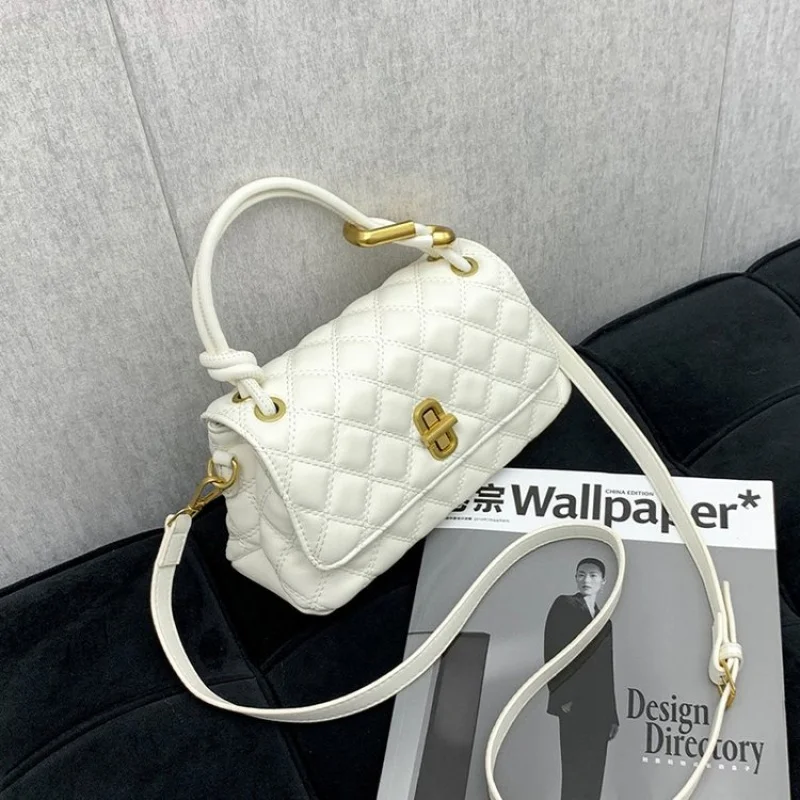 

High-End Women's Tote Bag Crafted From Mountain-Printed Leather Featuring Trendy Famous Stylish Daily Look​