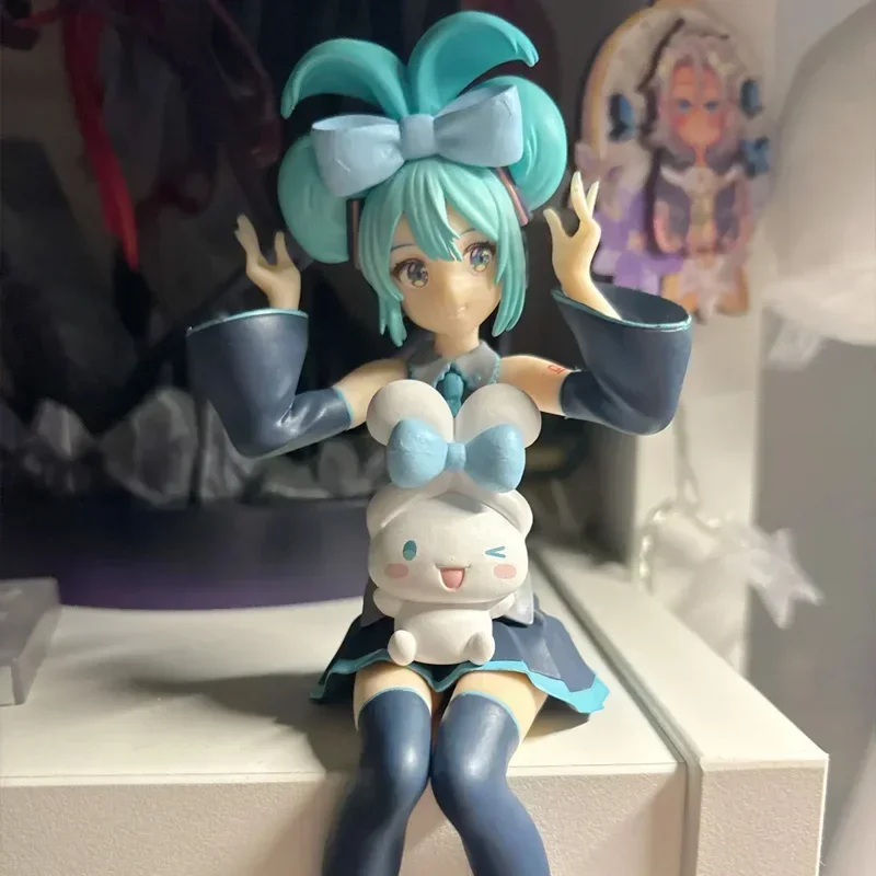Original sega luminasta hatsune miku com cinnamoroll anime figura pvc modelo decoração de mesa estatueta coletar meninas presente aniversário