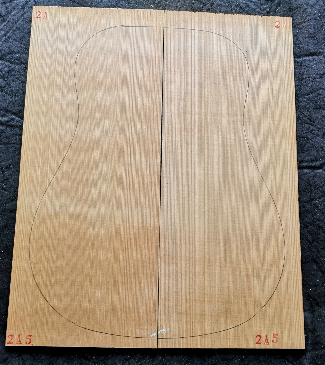 AA Grade Red Cedar Solid wood Guitar Top board Tone Wood Guitar Panel Handmade Guitars Making Material 4.5*220*550mm(2pcs)