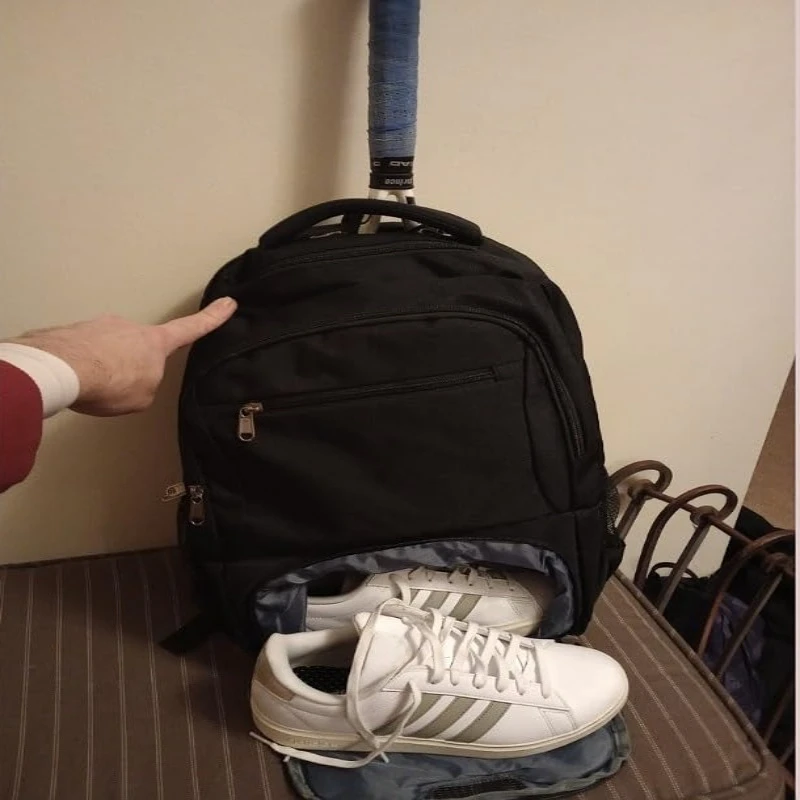 

Вместительный теннисный рюкзак с отделением для обуви для тенниса и бадминтона